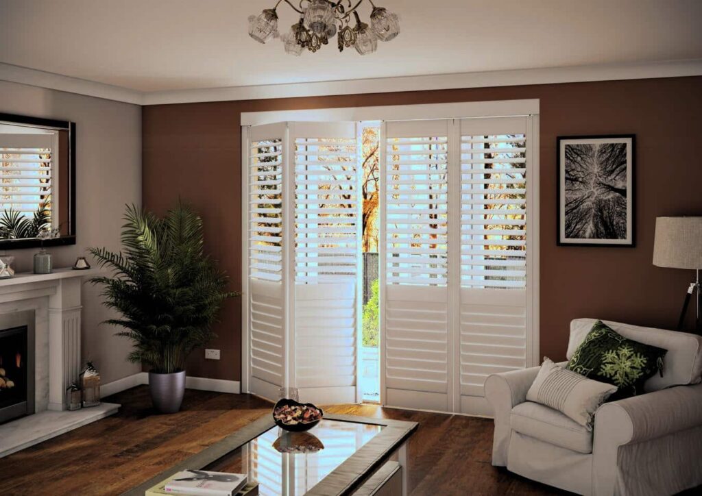 Versatile tier-on-tier shutters allowing independent top and bottom opening.